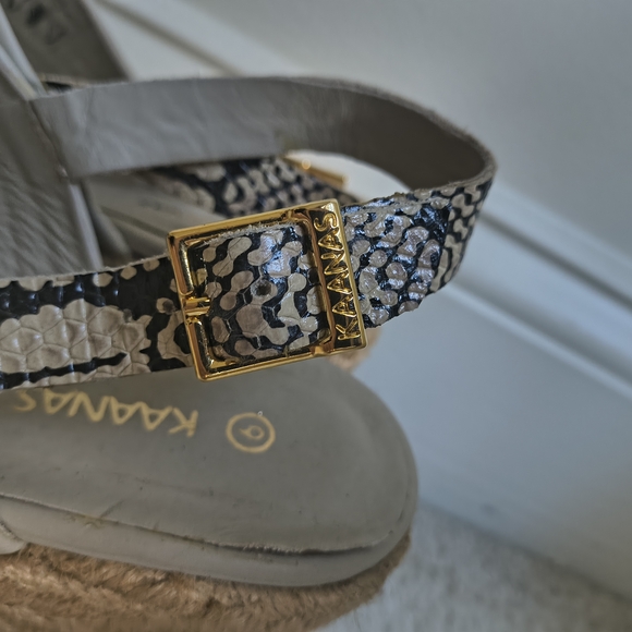 Kaanas Gray Platform Wedges with Gold Accent - Picture 3 of 6